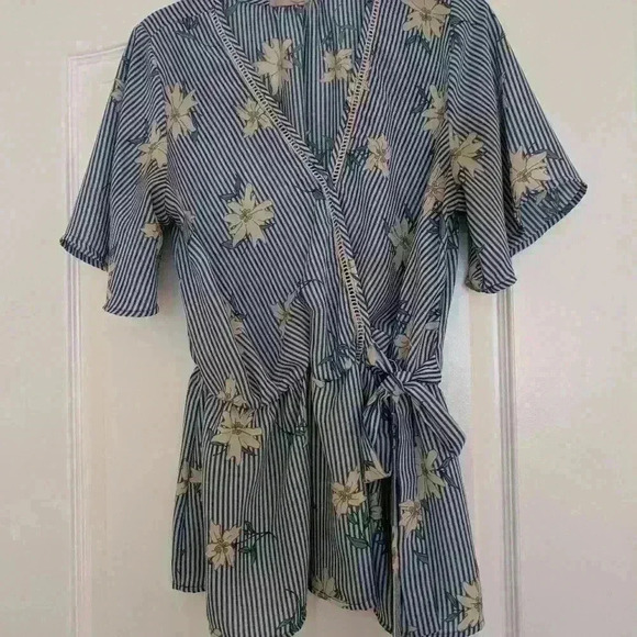 Sienna sky blue striped  white floral blouse size large - Picture 2 of 8